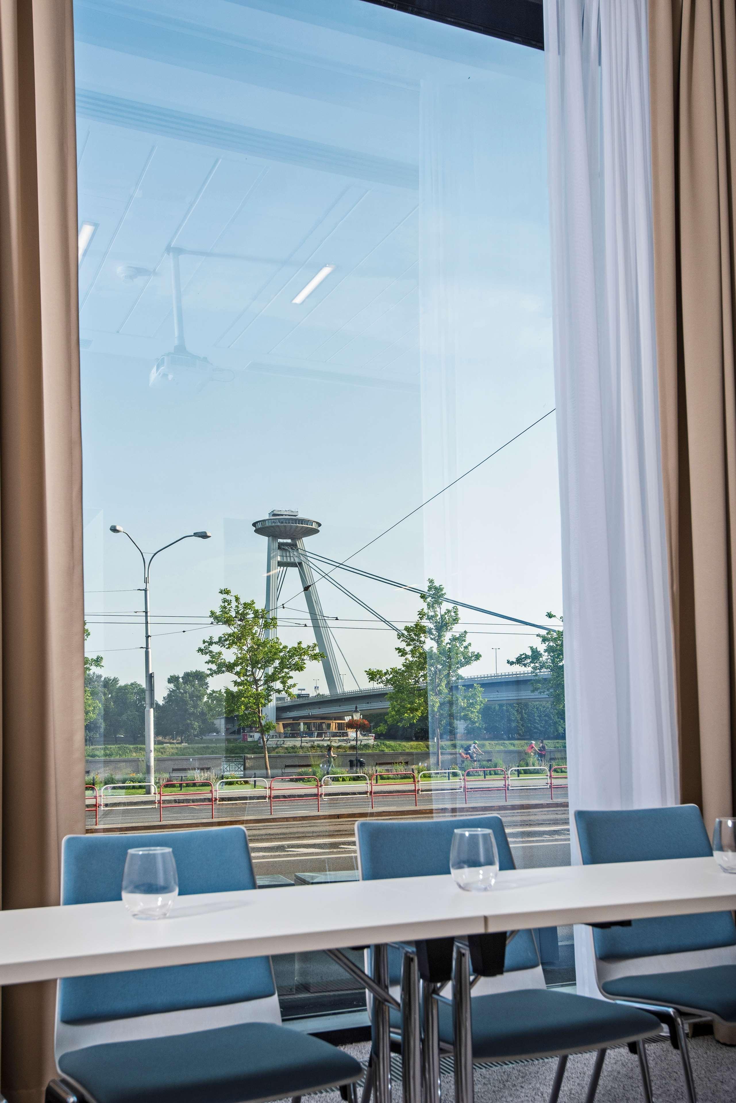 Park By Radisson Danube Готель 4*