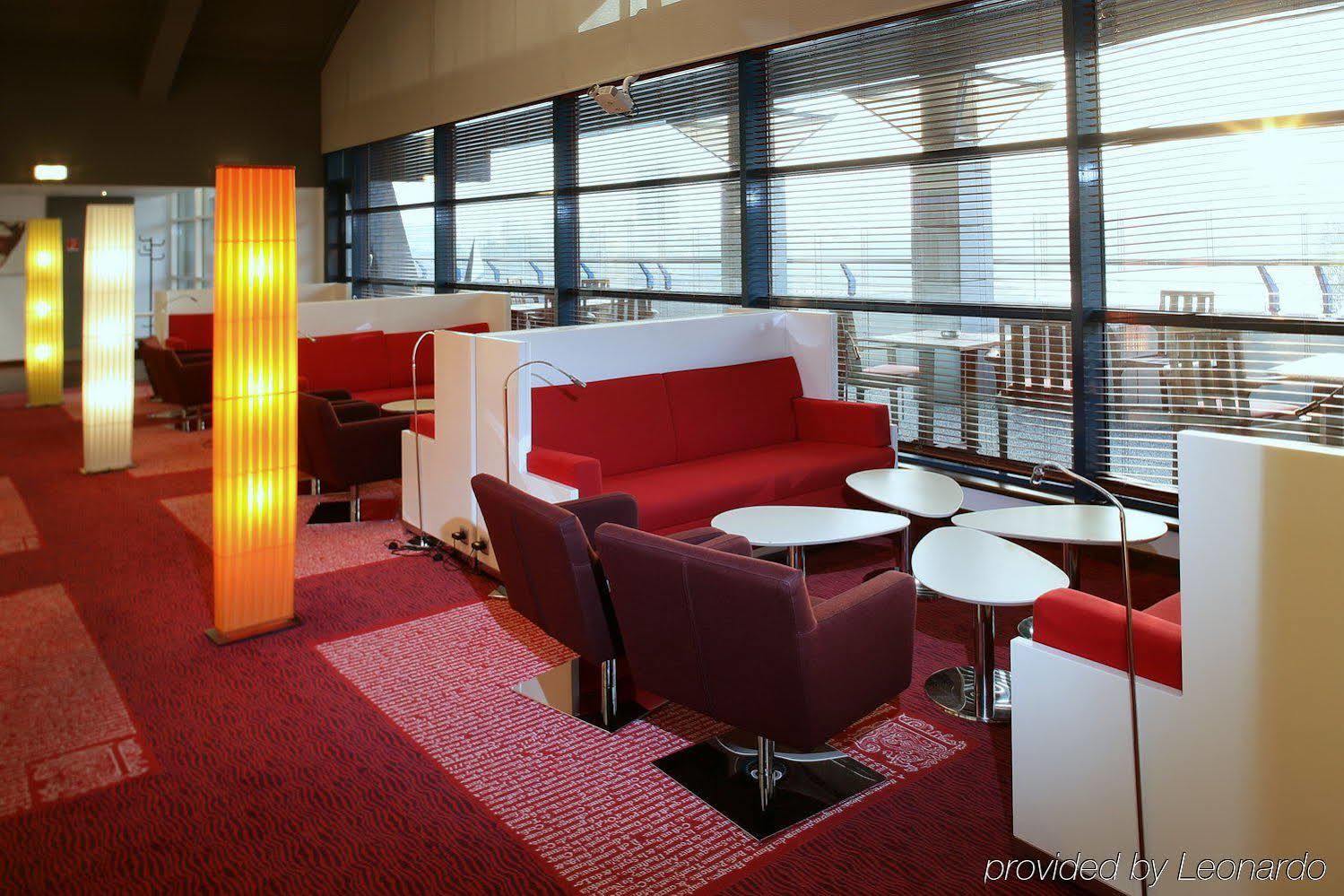 Park By Radisson Danube Готель 4*